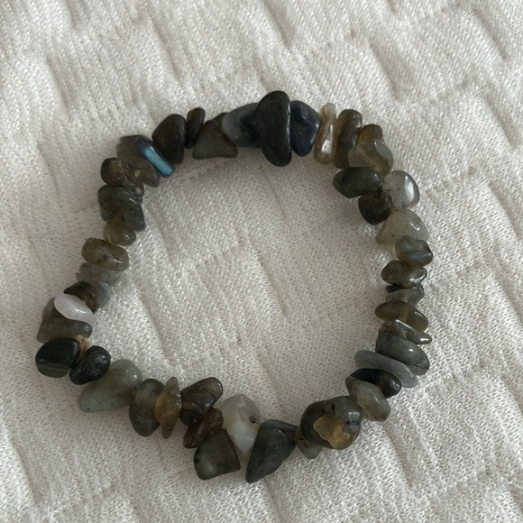 Labradorite chip natural gemstone crystal bracelet - Picture 2 of 4